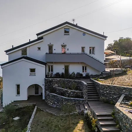 Apartament - Vista Mare Panoramica Con Piscina